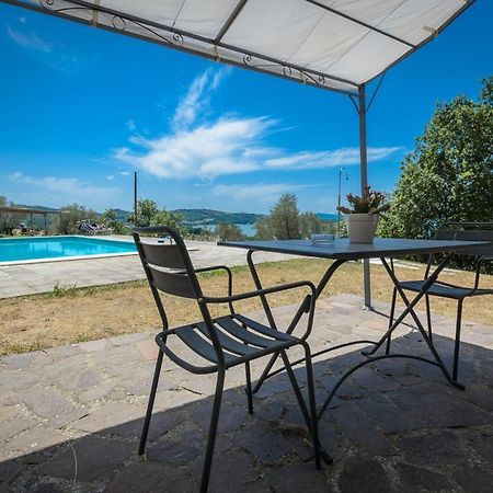 Aparthotel Poloturisticoumbria Rustico Con Piscina Vista Lago à Passignano sul Trasimeno Extérieur photo