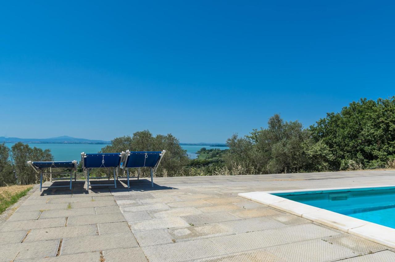 Aparthotel Poloturisticoumbria Rustico Con Piscina Vista Lago à Passignano sul Trasimeno Extérieur photo